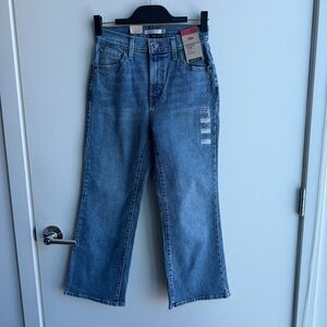 Levi’s NWT High-Waisted Cropped Flare Jeans in Light Wash W26 L25